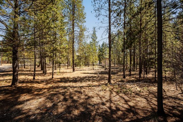 51577 Ash Road, La Pine, OR 97739