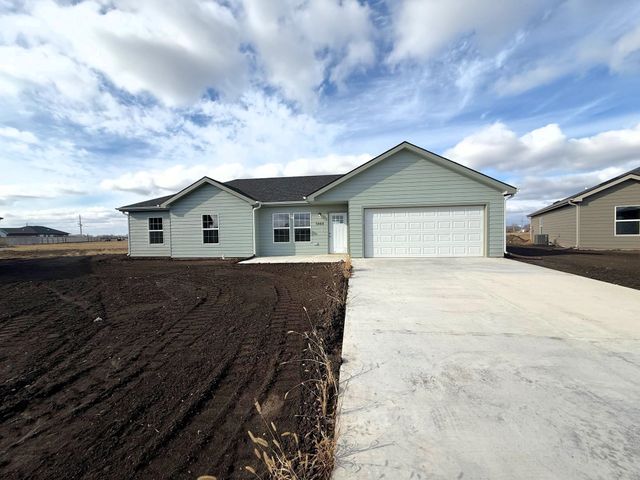3008 Fountain Dr, Salina, KS 67401