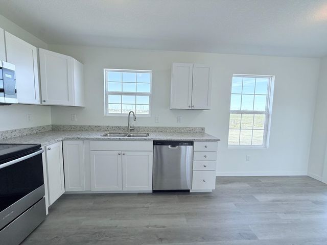 3008 Fountain Dr, Salina, KS 67401