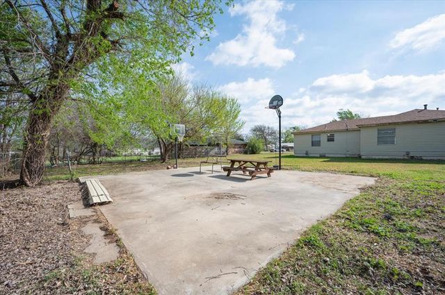 404 N 6th Street, Noble, OK 73068