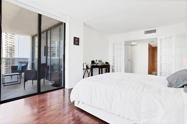 3675 N Country Club Dr 1102, Aventura, FL 33180