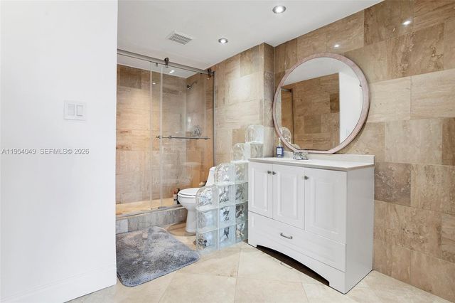 3675 N Country Club Dr 1102, Aventura, FL 33180