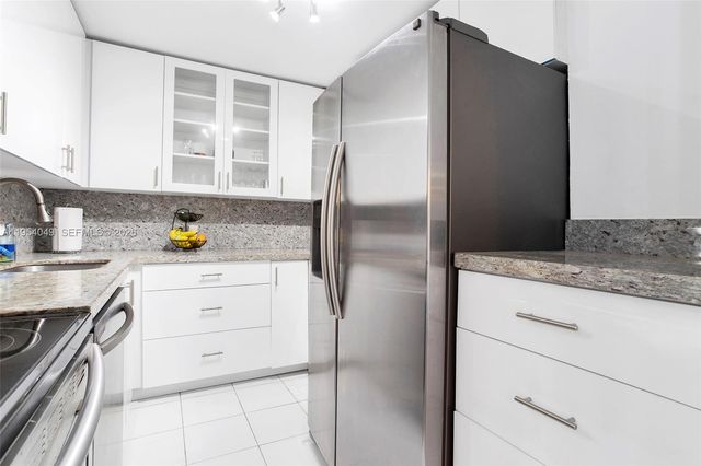 3675 N Country Club Dr 1102, Aventura, FL 33180