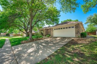 804 Park Hill Drive, Euless, TX 76040