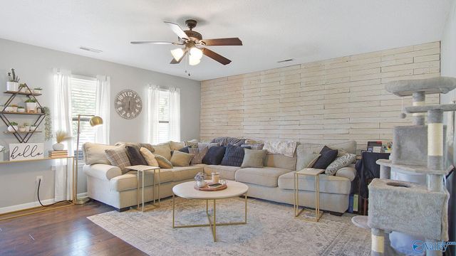 1844 NW Peach Orchard Road, Hartselle, AL 35640