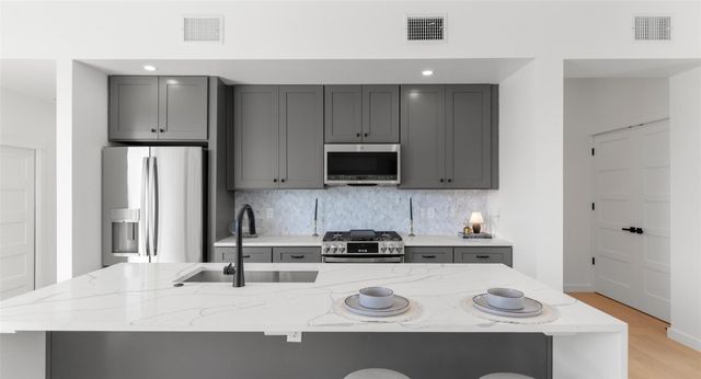 5912 Harold CT 107, Austin, TX 78721