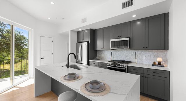 5912 Harold CT 107, Austin, TX 78721