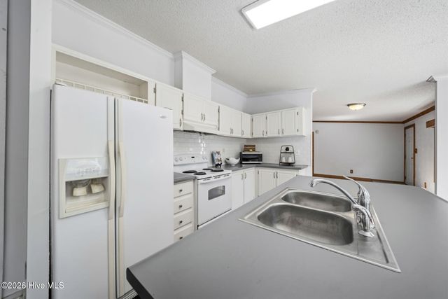 63 Warwick Court, Hampstead, NC 28443