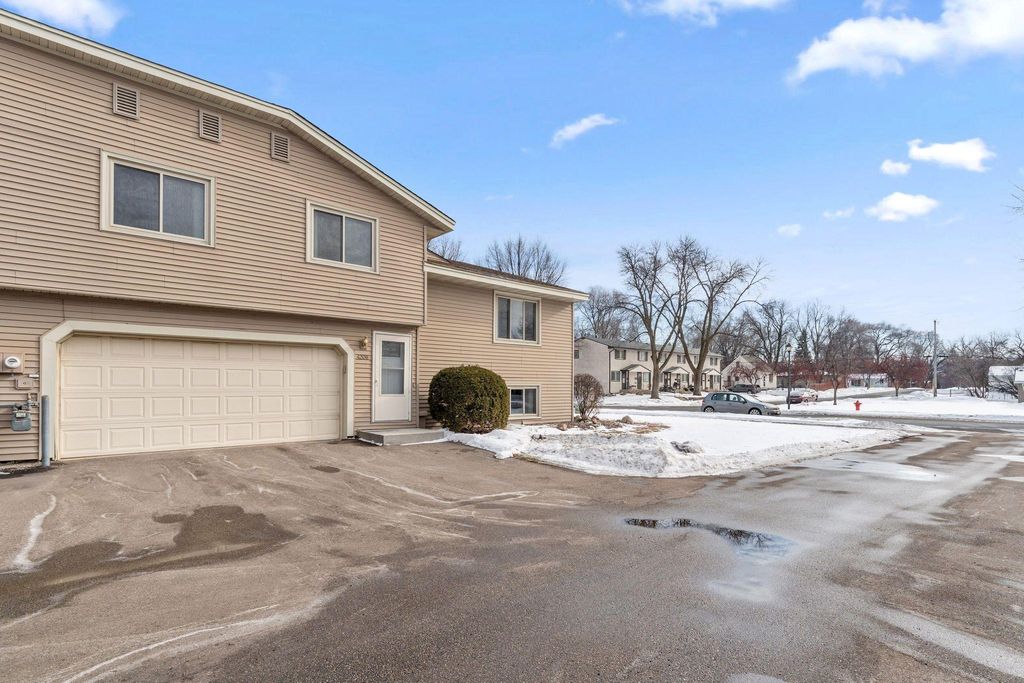 4208 W 124th Street, Savage, MN 55378