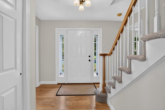 6 Beaver Brook Dr, Holliston, MA 01746