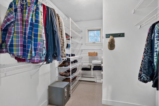 6 Beaver Brook Dr, Holliston, MA 01746