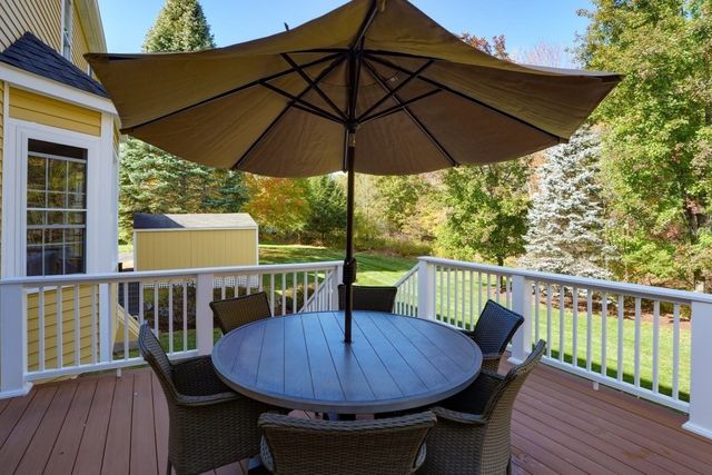 6 Beaver Brook Dr, Holliston, MA 01746