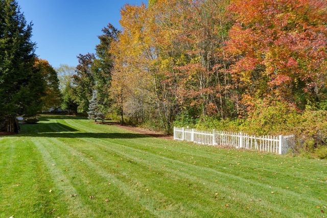 6 Beaver Brook Dr, Holliston, MA 01746