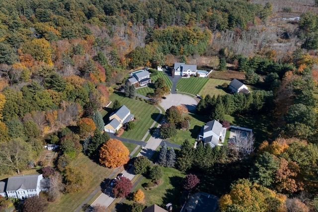 6 Beaver Brook Dr, Holliston, MA 01746