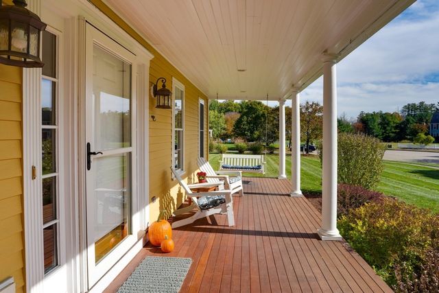 6 Beaver Brook Dr, Holliston, MA 01746