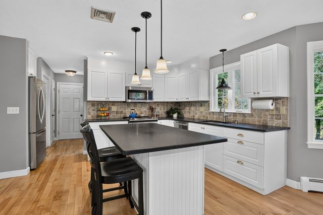 6 Beaver Brook Dr, Holliston, MA 01746