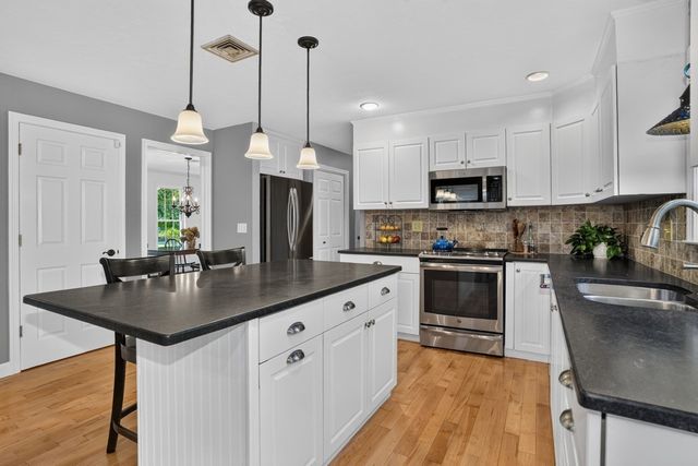6 Beaver Brook Dr, Holliston, MA 01746