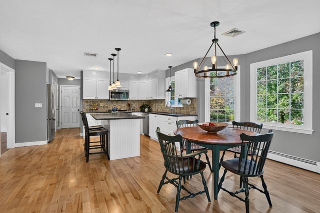 6 Beaver Brook Dr, Holliston, MA 01746