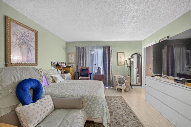 8415 SW 107th Avenue 240W, Miami, FL 33173