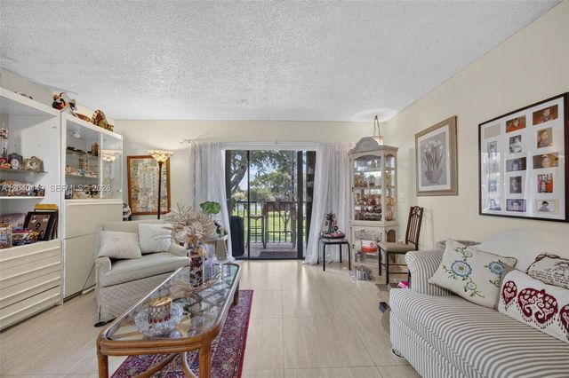 8415 SW 107th Avenue 240W, Miami, FL 33173