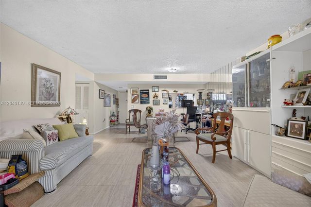 8415 SW 107th Avenue 240W, Miami, FL 33173