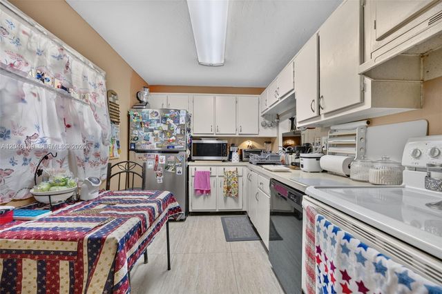 8415 SW 107th Avenue 240W, Miami, FL 33173