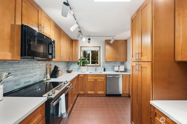 2321 NE 128th Street, Seattle, WA 98125