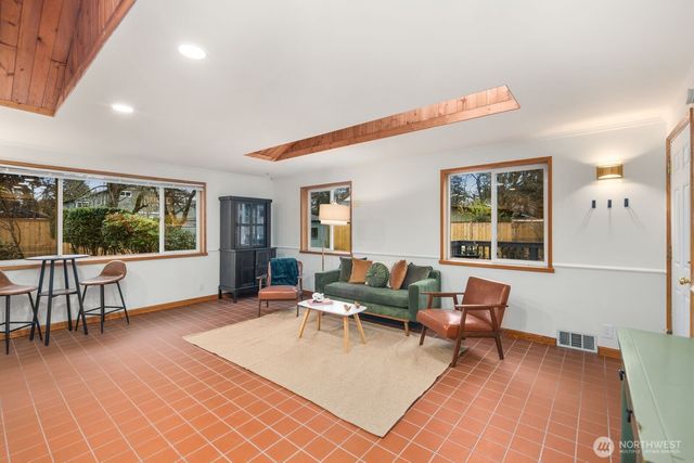 2321 NE 128th Street, Seattle, WA 98125