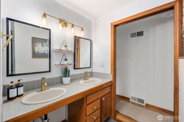 2321 NE 128th Street, Seattle, WA 98125