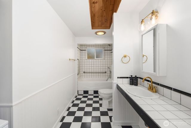 2321 NE 128th Street, Seattle, WA 98125