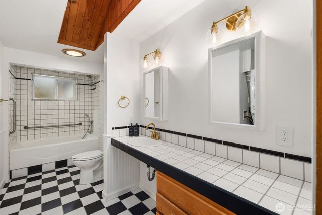 2321 NE 128th Street, Seattle, WA 98125