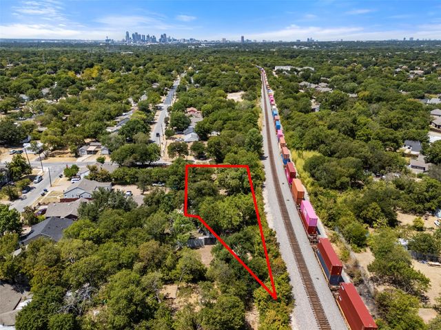 15 Wilkes Avenue, Dallas, TX 75227