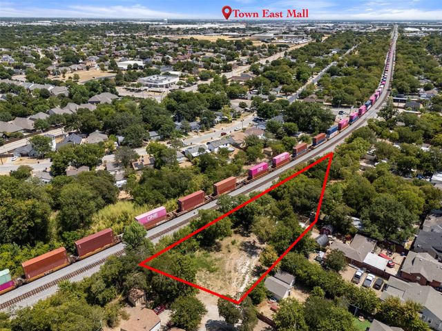15 Wilkes Avenue, Dallas, TX 75227