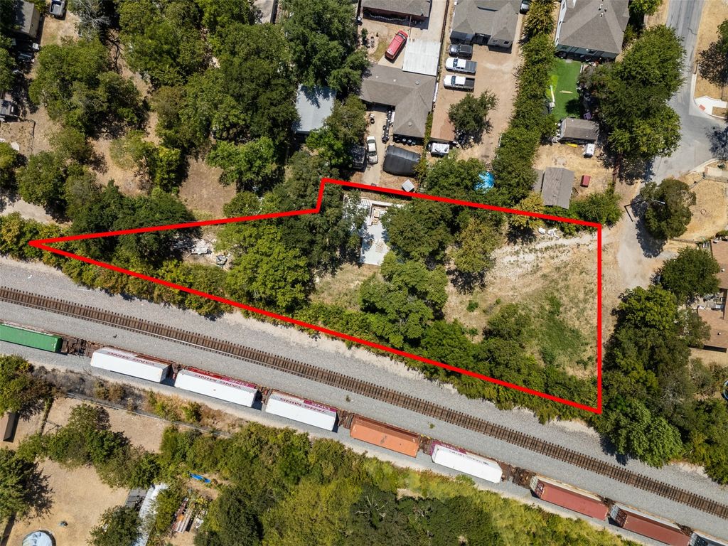 15 Wilkes Avenue, Dallas, TX 75227