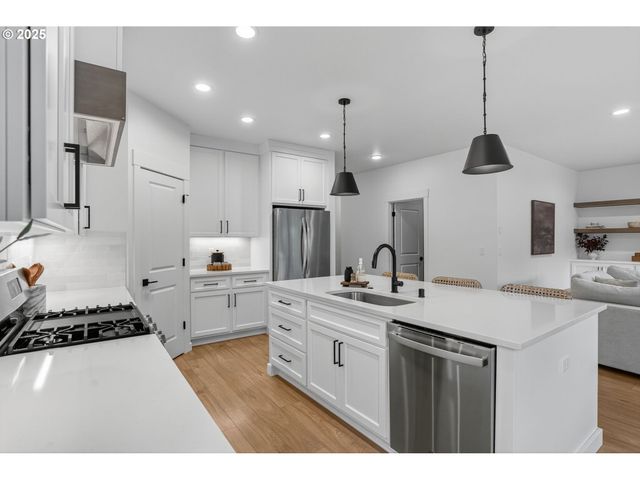 826 Se 37TH St, Battle Ground, WA 98604