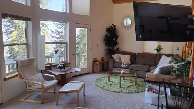 54622 Manzanita Drive, Sequoia Crest, CA 93265