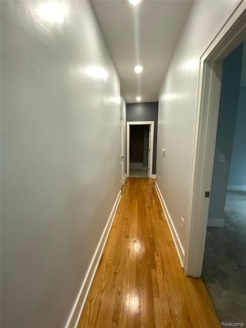 524 E Kirby Street, Wayne, MI 48220