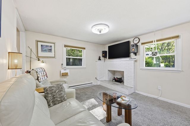 12 Knollwood Rd, Southwick, MA 01077
