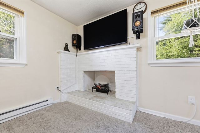 12 Knollwood Rd, Southwick, MA 01077