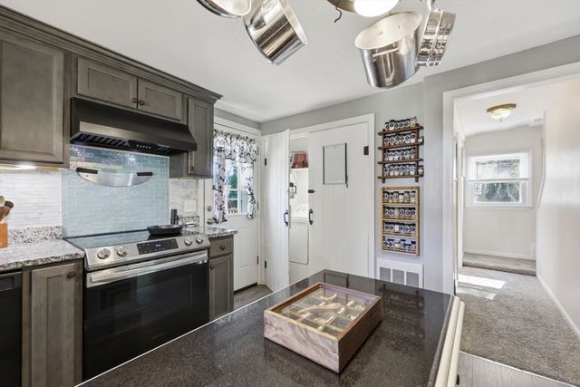 12 Knollwood Rd, Southwick, MA 01077