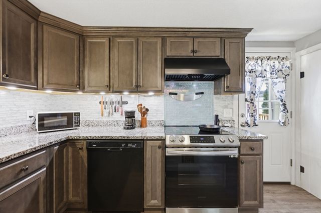 12 Knollwood Rd, Southwick, MA 01077