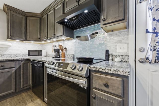 12 Knollwood Rd, Southwick, MA 01077