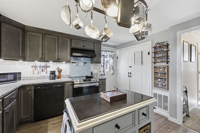 12 Knollwood Rd, Southwick, MA 01077
