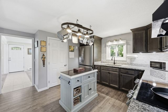 12 Knollwood Rd, Southwick, MA 01077
