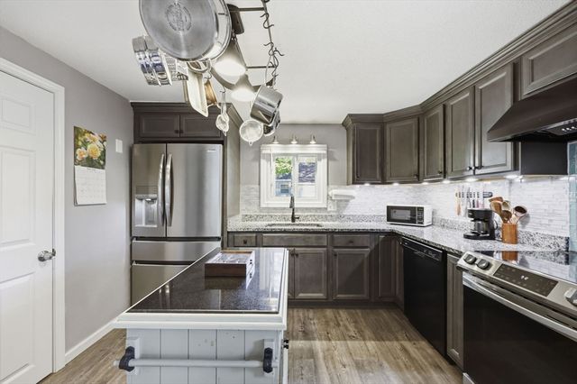 12 Knollwood Rd, Southwick, MA 01077