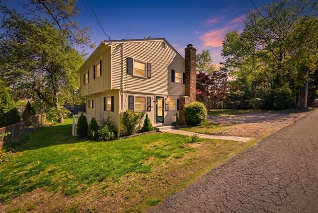 12 Knollwood Rd, Southwick, MA 01077