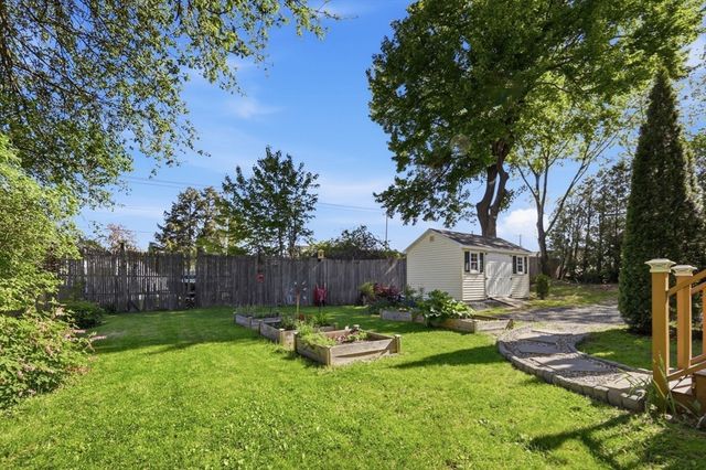 12 Knollwood Rd, Southwick, MA 01077