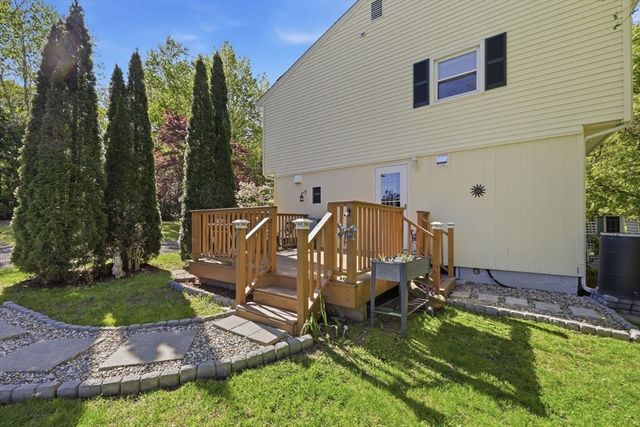 12 Knollwood Rd, Southwick, MA 01077
