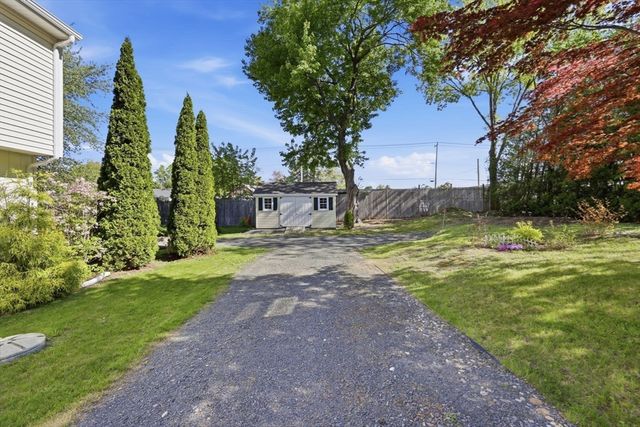 12 Knollwood Rd, Southwick, MA 01077