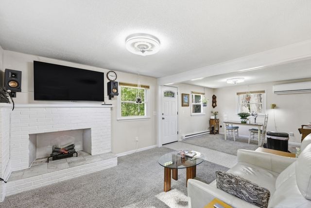 12 Knollwood Rd, Southwick, MA 01077